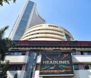 Share Market LIVE: Nifty falls below 19650, Sensex tanks 130 pts; Bank Nifty below 45550, Bajaj Finserv, HDFC Bank plunge